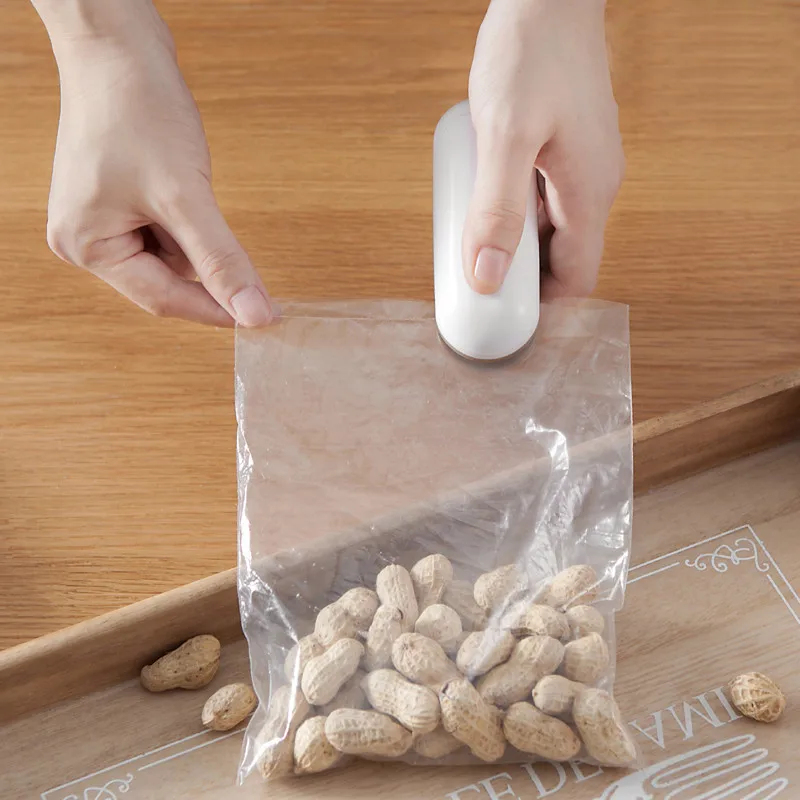 Machine à sceller les sacs en  - Kitchen Gadgets You Need avis et prix